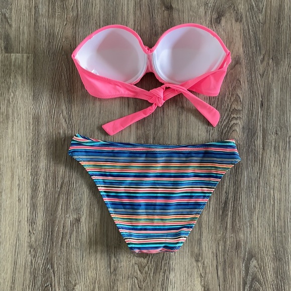 Bikini - Picture 3 of 3